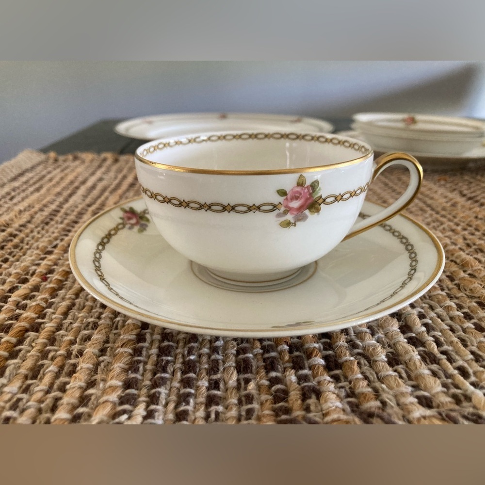 Theodore Haviland The Hanoi 8 piece dinnerware set - Picture 14 of 15